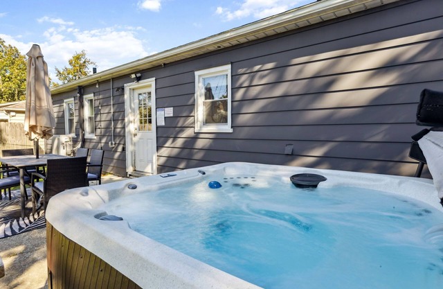 2BR with Private Hot Tub
