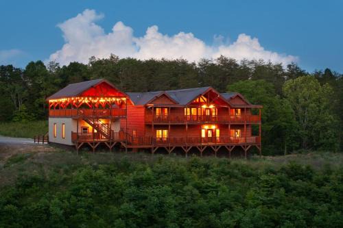 2Cabins 16BR Sleeps42 Hot Tub Indoor Pool and Gazebo