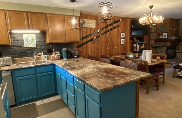 2M to Winter Park Ski Base! Brief pleasant walk to restaurants, bars, shopping!
