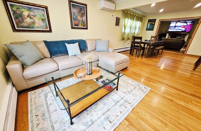 <2mi to UAlbany+Private Driveway+600MBWFH+SmartHome+Kid-Friendly+Backyard Movies