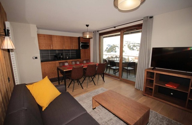 2nd floor, balcony, parking, tv, 59m², Les Saisies