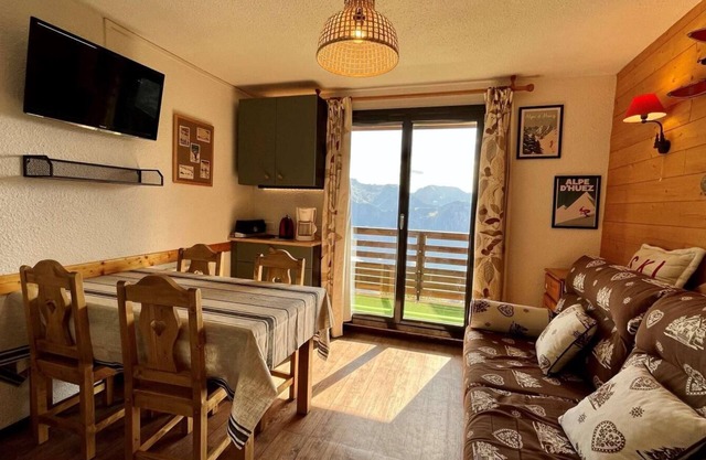 2nd floor, view valley, balcony, tv, ski locker, 24m², Alpe d'Huez