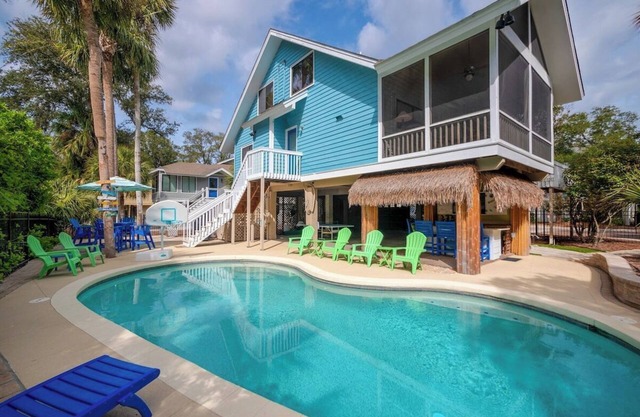 2nd Row 5 Bed 3 and one half Bath Pet Friendly Ocean View Beach House
