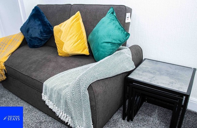 2ndHomeStays I City I Sleeps 5 I Contractors