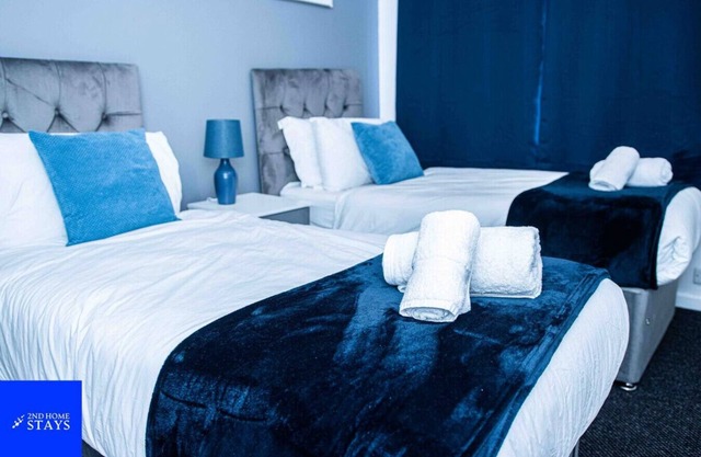 2ndHomeStays Walsall – Scenic Stay for 7-8 Guests!