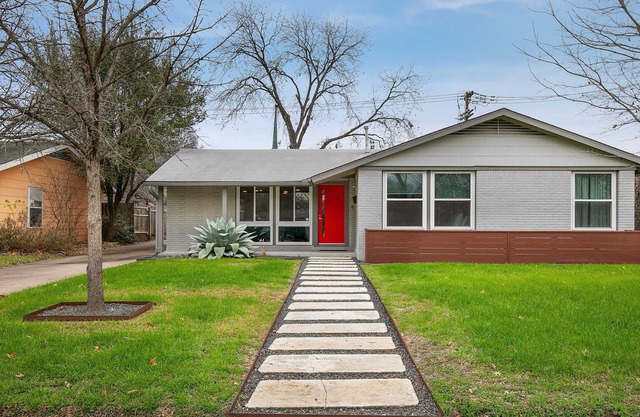 3/2 10 min Downtown Near Restaurants, Pet-Friendly