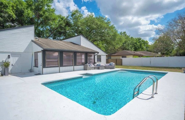 3/2 Home - Pool + Gym + Garage + Pet Friendly