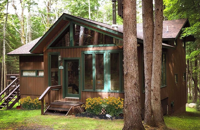 3-Acres Adirondack Cabin: private beach, sauna room, pool table