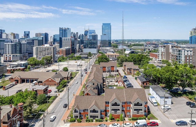 3 Baths! Walk 2 Broadway! Free Parking!
