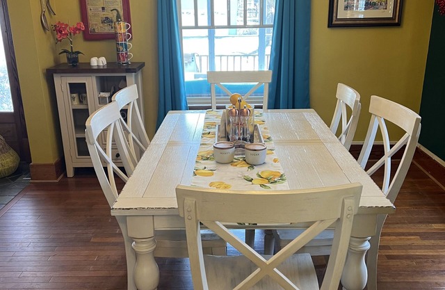3 BD 2 BA Cottage in Clear Lake near Lake, Surf, and Downtown