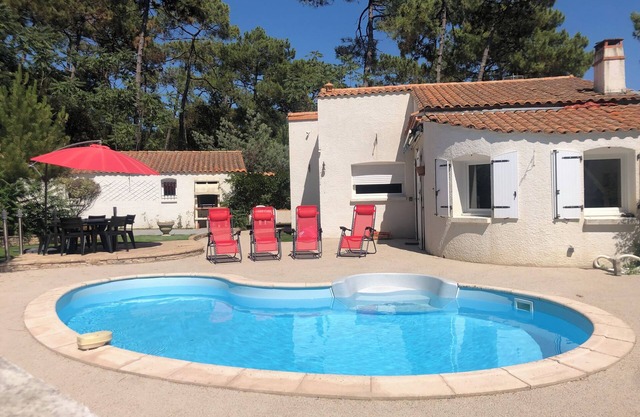 3 bed, 2 bath, villa with private heated pool, moments from blue flag beach