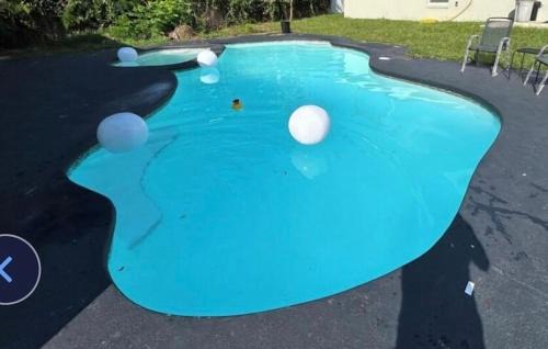 3 Bed 2 Bath Sleeps 6 Pool Retreat in Eustis, FL!