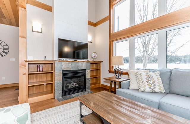 3 + bed 2 bath Villa on Lake Muskoka
