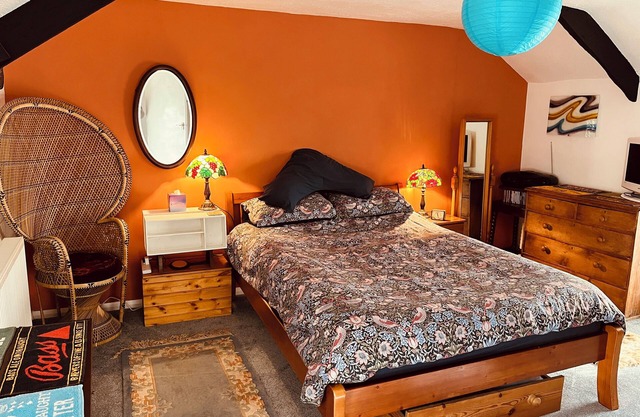 3-bed Grade II listed dog-friendly house in the heart of Tenby, close to harbour
