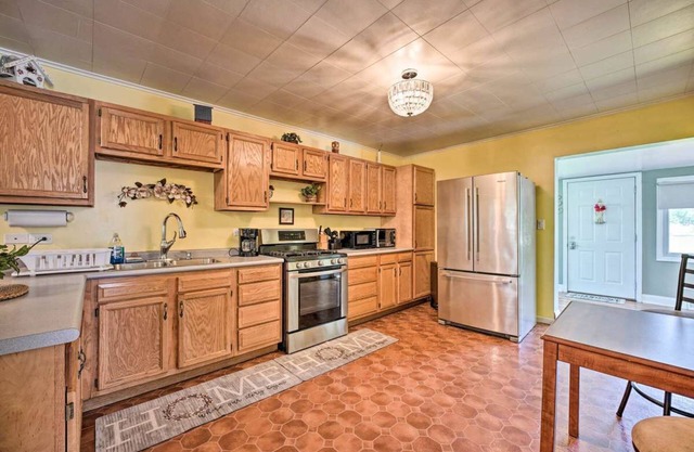 3 Bed Home Close to downtown Sawyer & Warren Dunes