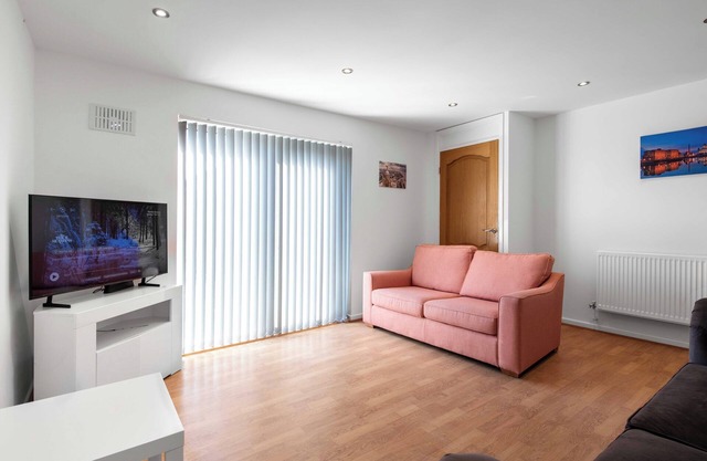 3 Bed Home Near Anfield-Perfect for Football Fans