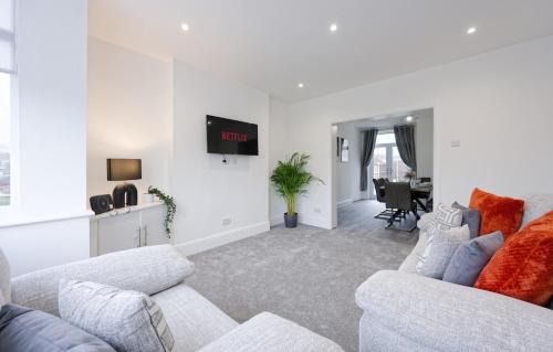 3 Bed House, Free Parking, Garden