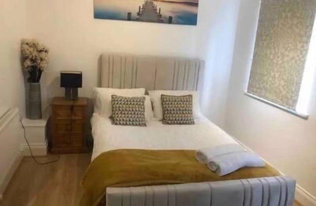 3 Bed House - Sleeps 6 - Garden - Parking