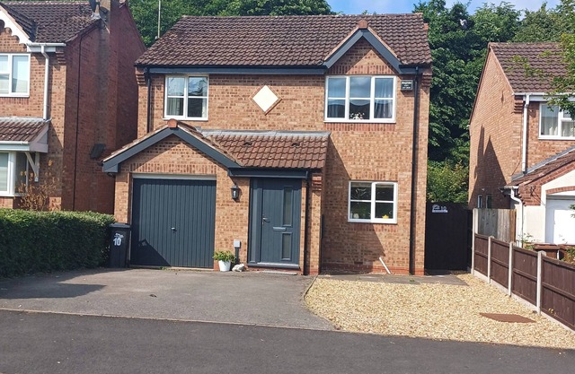 3 Bed House - Sleeps 6 - Pets - Parking - Wifi