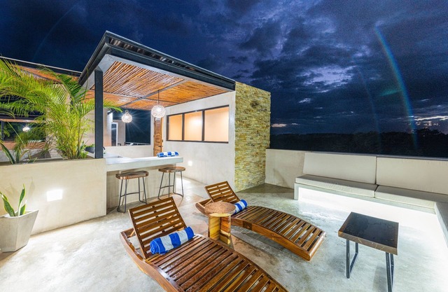 3-Bed Penthouse Private Rooftop Pool Terrace Jetted Dip Pool