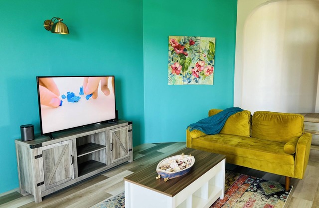 3-bedroom & 2-bathroom luxury ocean view home - SUV included with booking