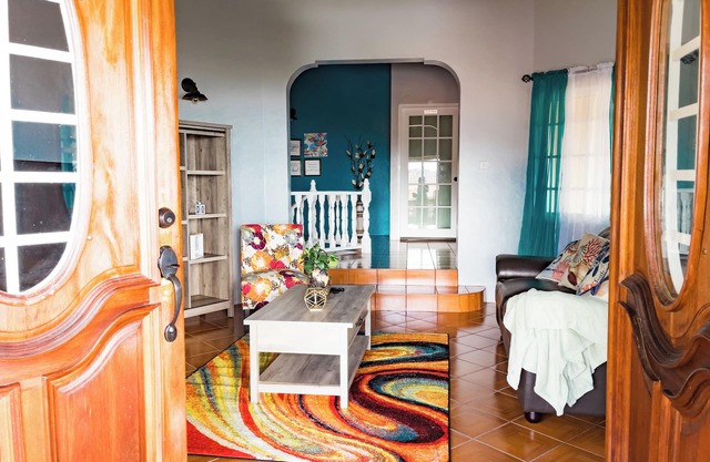 3-bedroom & 2-bathroom luxury ocean view home- SUV included with booking