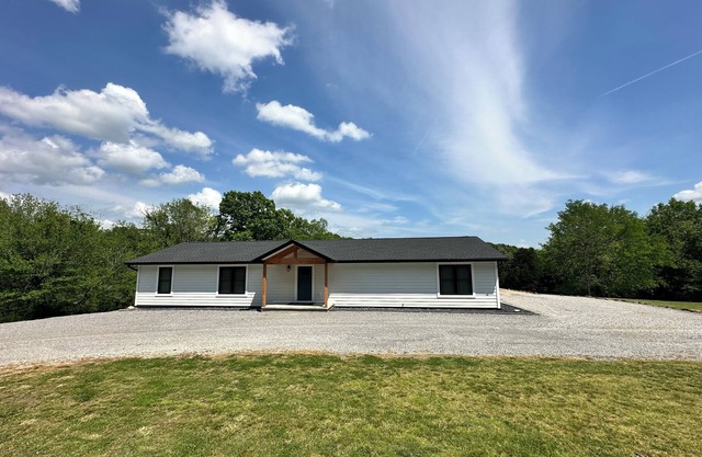 3 bedroom 2 bathroom home on 14 acres in a peaceful, relaxing setting.nnn