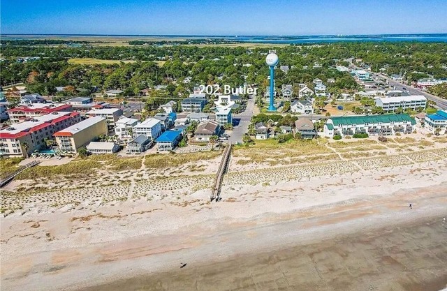 3-bedroom 2 baths with Oceanview, 1st floor