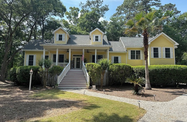 3 bedroom/3.5 baths, Landtrans included Melrose Pool Open!,