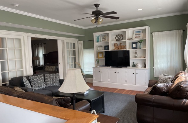 3 Bedroom 3 Bath w/Roof Top Deck in the Heart of Newport