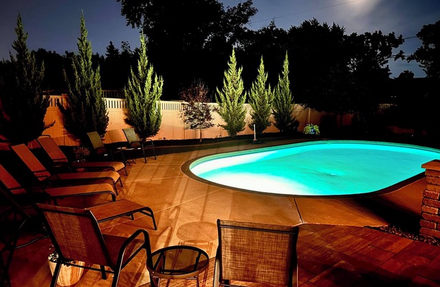 3 bedroom 3 full bath, Pool, Hot Tub, huge patio