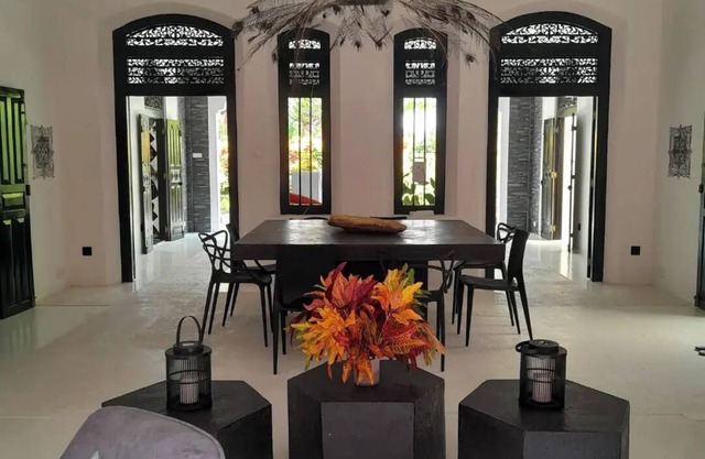 3 Bedroom 4KS Beds Artists Garden Villa