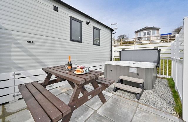 3 bedroom accommodation in St Ann’s Chapel, Callington