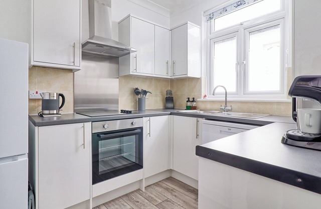 3 bedroom accommodation in Walton on the Naze