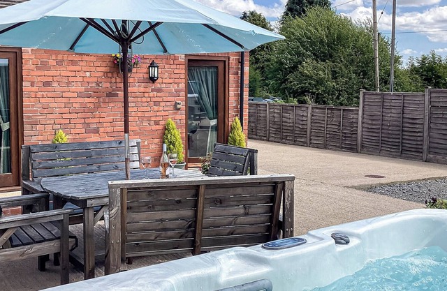 3 bedroom accommodation in Dudleston, near Ellesmere