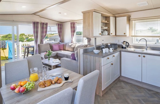 3 bedroom accommodation in Holywell Bay