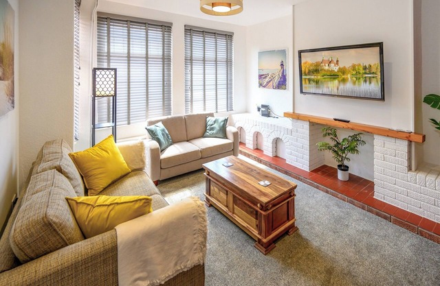 3 bedroom accommodation in Port Talbot
