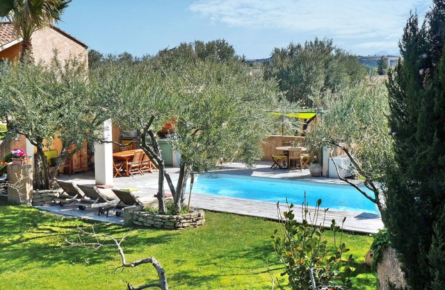 3 bedroom accommodation in Roquemaure