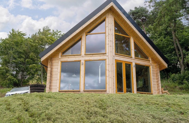 3 bedroom accommodation in Linlithgow, near Edinburgh