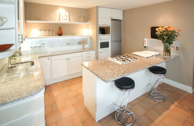 3 bedroom accommodation in Edinburgh