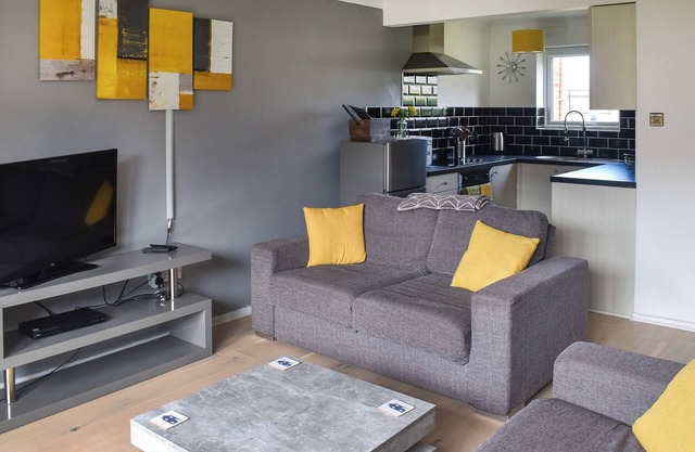 3 bedroom accommodation in Lowestoft