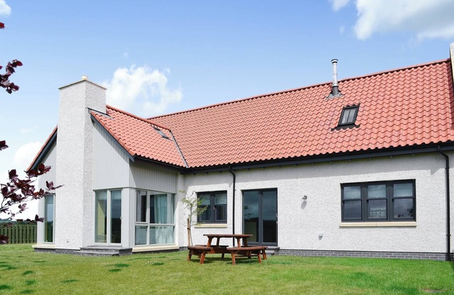 3 bedroom accommodation in Linlithgow, near Edinburgh