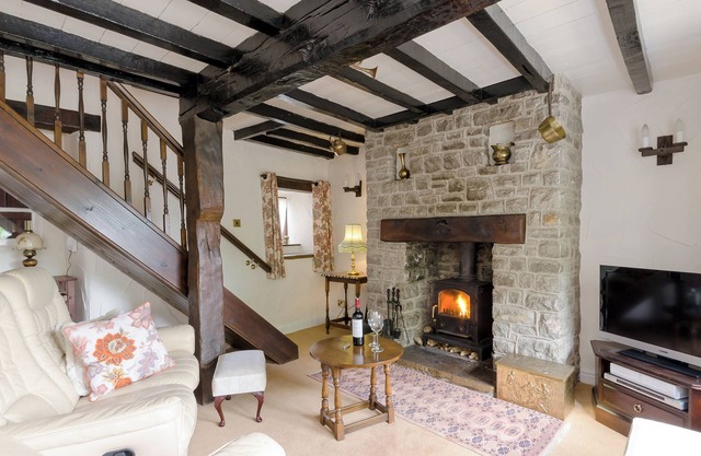 3 bedroom accommodation in Bradwell