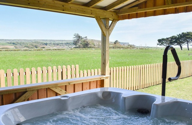 3 bedroom accommodation in Chale, near Ventnor