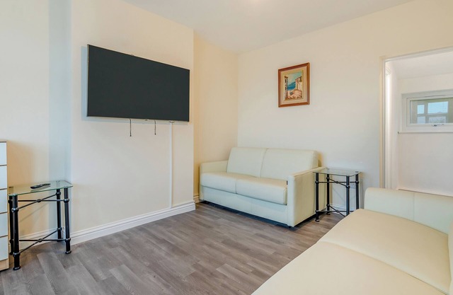 3 bedroom accommodation in Stroud