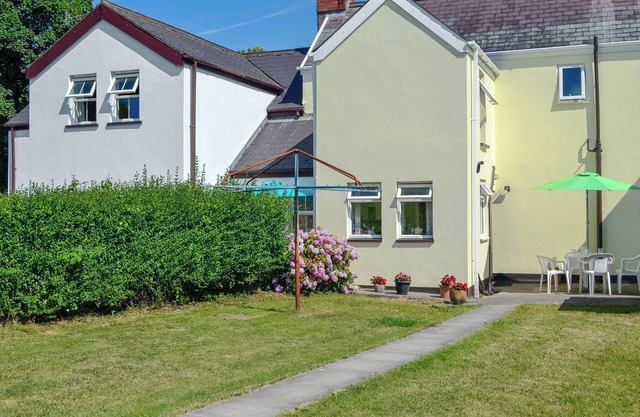 3 bedroom accommodation in Murton, near Swansea
