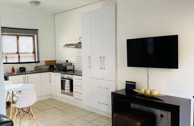 3 Bedroom Apartment in Bushmill Amorosa Roodepoort . Family friendly