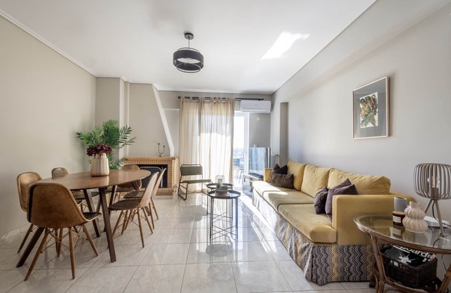 3 bedroom apt in Athens with Acropolis View