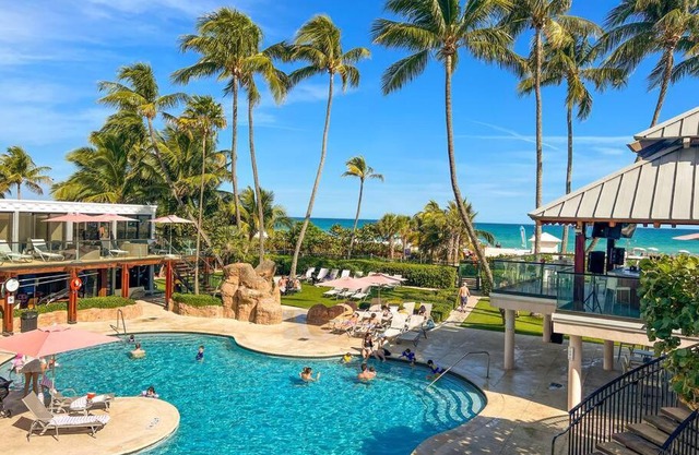 3 Bedroom Apt Ocean-Front Resort The Alexander