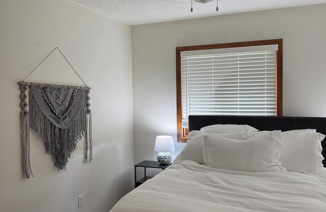 3-bedroom barndominium in tranquil Colchester with WiFi, AC. Enjoy your stay